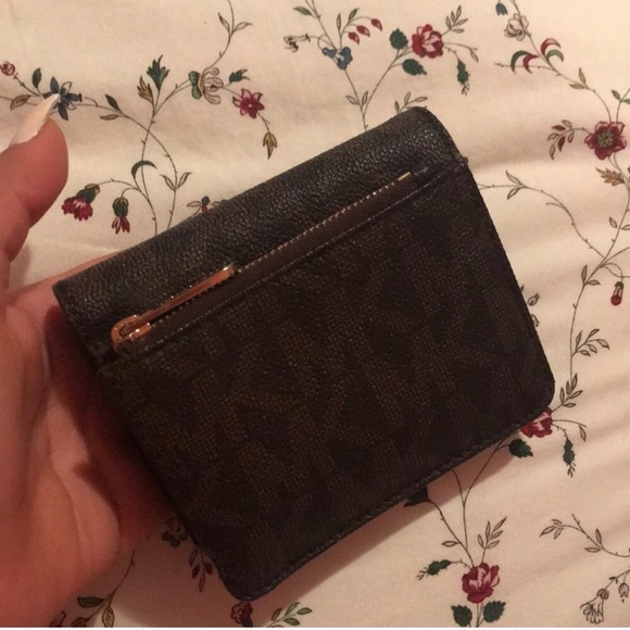 Michael Kors wallet - Picture 6 of 6